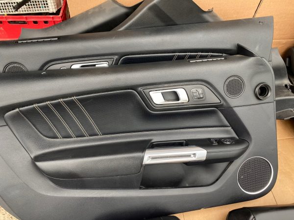 Ford mustang 2015 50 years complete interior - Image 7