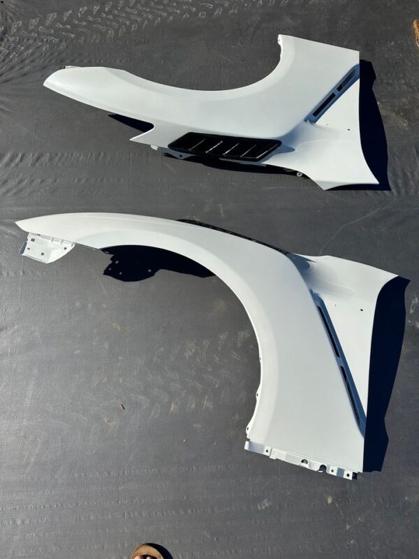 Stock Nissan GTR fenders with carbon vent