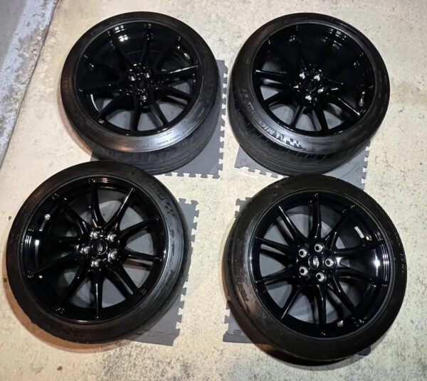 Set of OEM GT350 wheel and tire with only 1000 miles