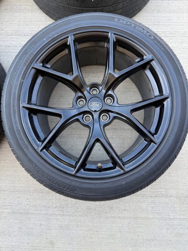 Mustang PP2 Ford Performance wheel and tires - Image 2